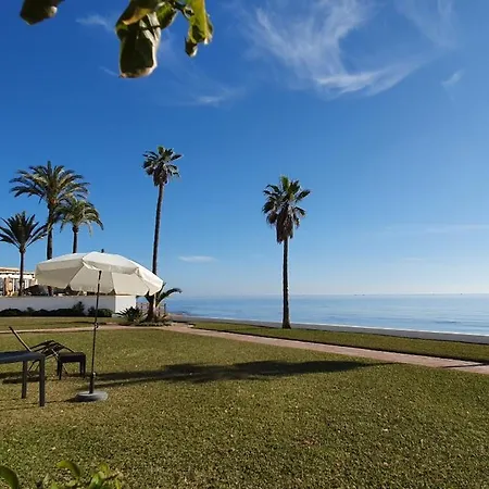 Nyaraló Sea Front House Macarena D Marbella
