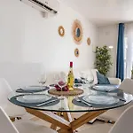 Sea Front House Macarena D בית נופש