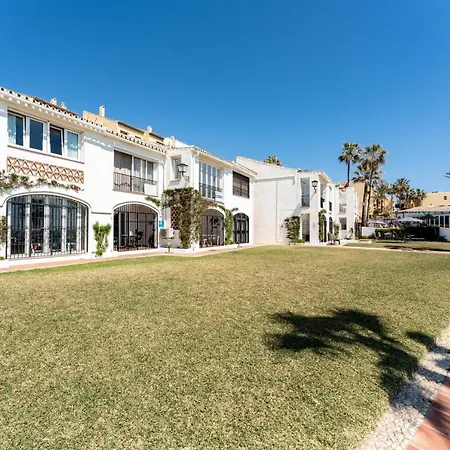 Dom wakacyjny Sea Front House Macarena D Marbella
