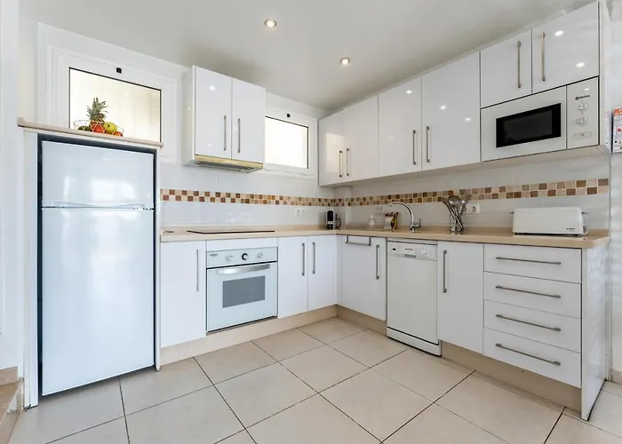 Sea Front House Macarena D