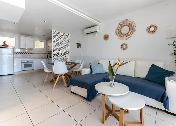 בית נופש Sea Front House Macarena D