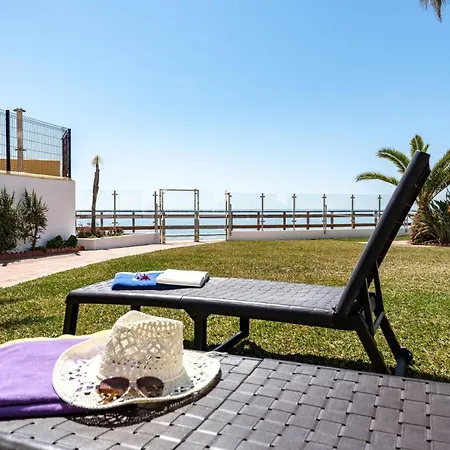 Sea Front House Macarena D * Марбелья