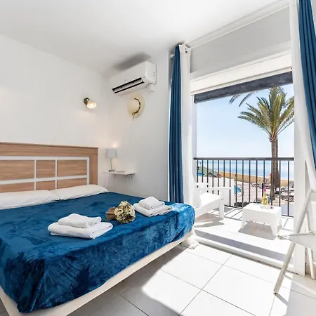 Sea Front House Macarena D Марбелья