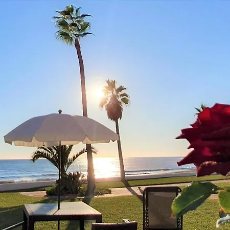 Будинок відпочинку Sea Front House Macarena D