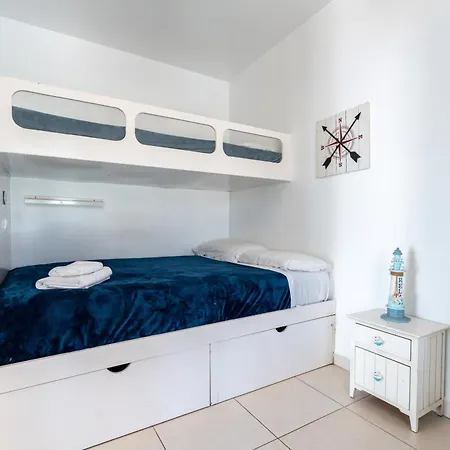 Sea Front House Macarena D